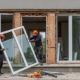 Демонтаж оконных и дверных блоков